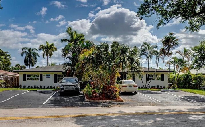 Pictures of Multifamily property located at 3860 NE 23rd Avenue, Lighthouse Point, FL 33064 for sales - image #1