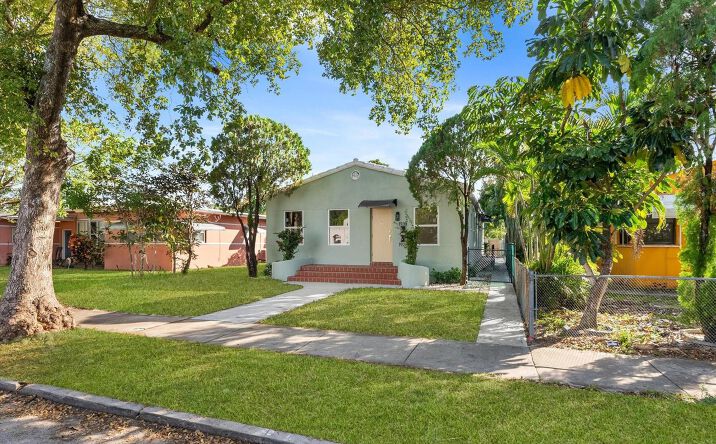 Pictures of Multifamily property located at 1928 Adams Street, Hollywood, FL 33020 for sales - image #1