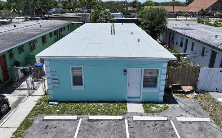 Pictures of Multifamily property located at 633 NW 15th Terrace, Fort Lauderdale, FL 33311 for sales - image #1