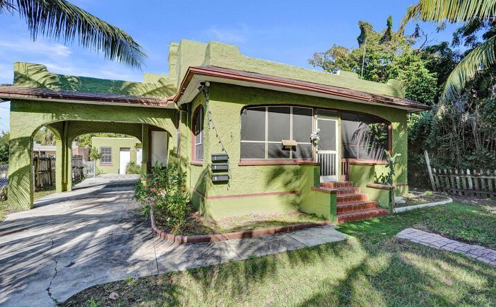Pictures of Multifamily property located at 627 30th Street, West Palm Beach, FL 33407 for sales - image #1
