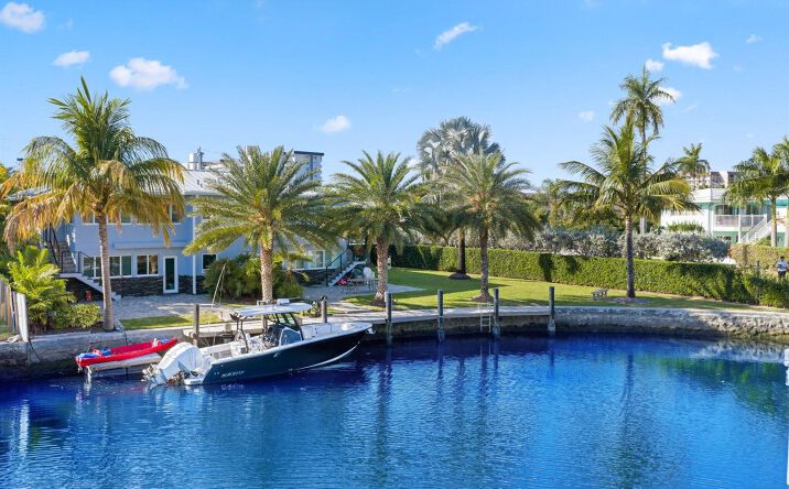 Pictures of Multifamily property located at 830 SE 22nd Avenue, Pompano Beach, FL 33062 for sales - image #1