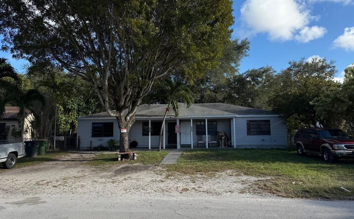 Pictures of Multifamily property located at 1426 NE 134th Road, North Miami, FL 33161 for sales - image #1