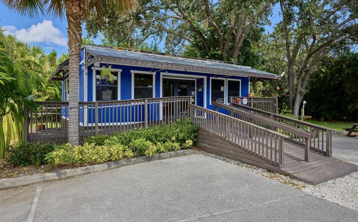 Pictures of Retail property located at 2155 NW Federal Highway, Jensen Beach, FL 34957 for sales - image #1