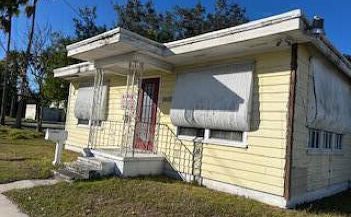 Pictures of Office, Business for Sale, Retail property located at 602 W Midway Road, Fort Pierce, FL 34982 for sales - image #1