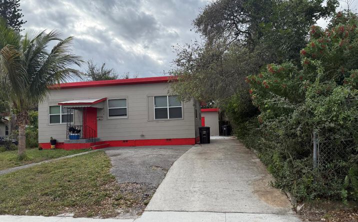 Pictures of Multifamily property located at 926 33rd Street, West Palm Beach, FL 33407 for sales - image #1