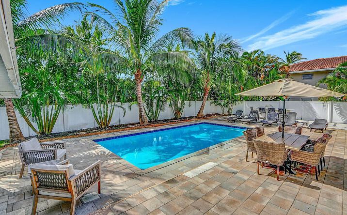 Pictures of Multifamily property located at 2740 NE 30th Place, Fort Lauderdale, FL 33306 for sales - image #1