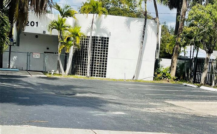 Pictures of Business for Sale, Office, Industrial property located at 201 SE 19th Street, Fort Lauderdale, FL 33316 for sales - image #1