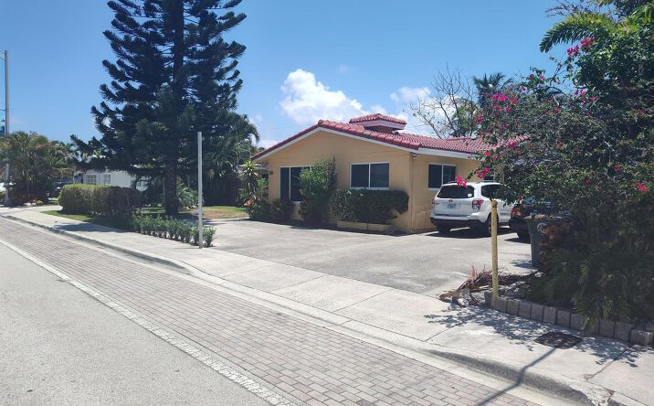Pictures of Multifamily property located at 2210 NE 36th Street #A&b, Lighthouse Point, FL 33064 for sales - image #1
