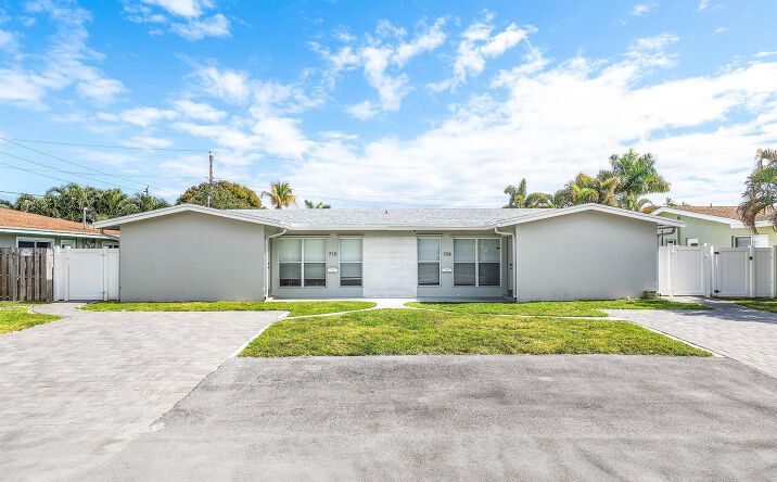 Pictures of Multifamily property located at 708-710 NE 23rd Avenue, Pompano Beach, FL 33062 for sales - image #1