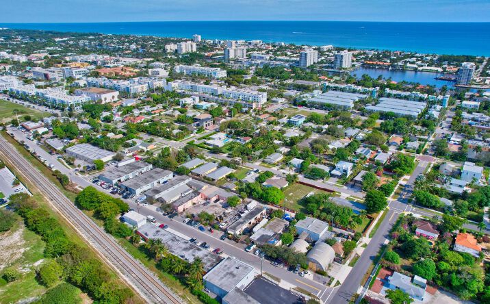 Pictures of Mixed Use, Retail, Business for Sale, Industrial, Office property located at 369 SE 2nd Avenue, Delray Beach, FL 33483 for sales - image #1
