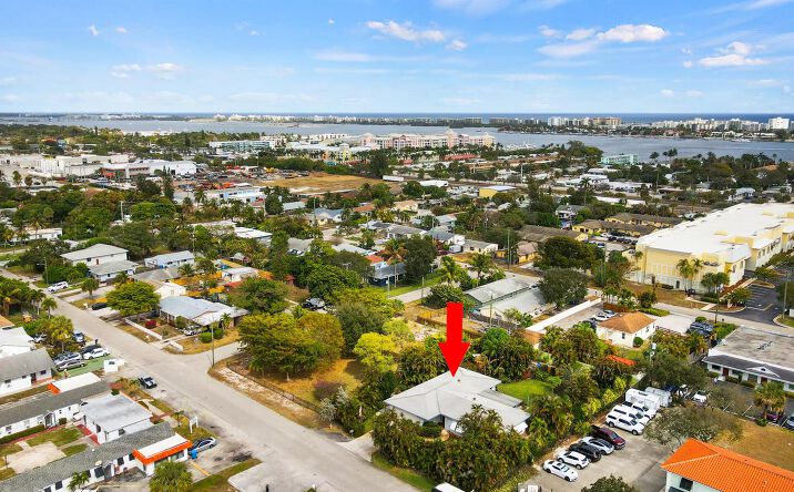 Pictures of Land property located at 426 N 5th Street, Lantana, FL 33462 for sales - image #1