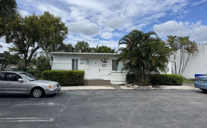 Pictures of Multifamily property located at 211 SW 2nd Court, Pompano Beach, FL 33060 for sales - image #1