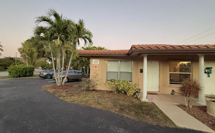 Pictures of Multifamily property located at 4117 Riverside Drive, Coral Springs, FL 33065 for sales - image #1