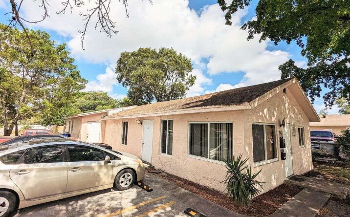 Pictures of Multifamily property located at 141 NW 10th Street, Pompano Beach, FL 33060 for sales - image #1