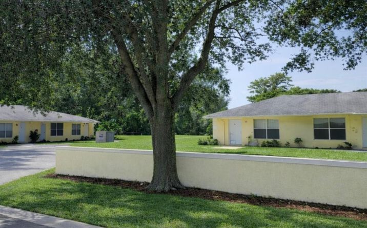 Pictures of Multifamily property located at 951 King Orange Drive, Fort Pierce, FL 34982 for sales - image #1