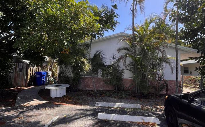 Pictures of Multifamily property located at 1304 NE 4th Street, Pompano Beach, FL 33060 for sales - image #1