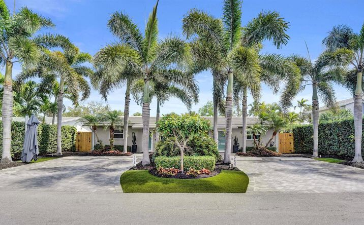 Pictures of Multifamily property located at 2610 NE 10th Terrace # 2610 #2608-2610, Wilton Manors, FL 33334 for sales - image #1