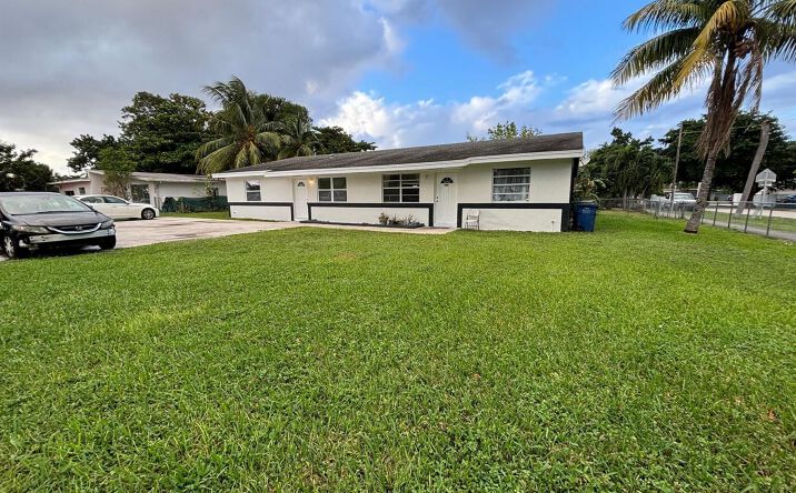 Pictures of Multifamily property located at 800 SW 7th Street, Hallandale Beach, FL 33009 for sales - image #1