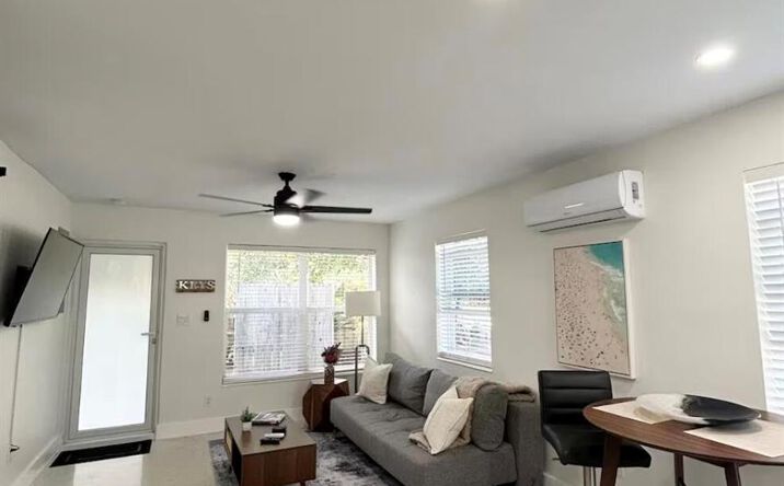 Pictures of Multifamily property located at 1516 N Dixie Highway # 2 #1-2, Fort Lauderdale, FL 33304 for sales - image #1