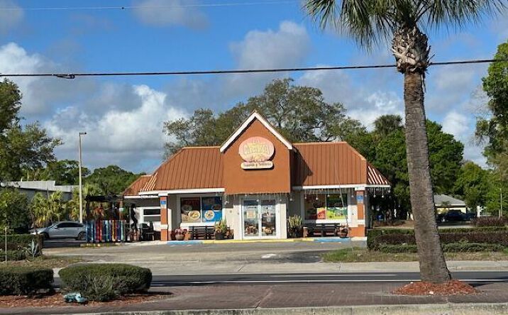 Pictures of Mixed Use, Retail property located at 1100 S Parrott Avenue, Okeechobee, FL 34974 for sales - image #1