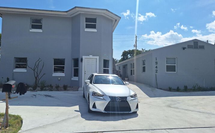 Pictures of Multifamily property located at 1942 Buchanan Street, Hollywood, FL 33020 for sales - image #1