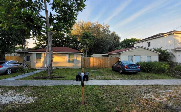 Pictures of Multifamily property located at 5721 Fillmore Street, Hollywood, FL 33021 for sales - image #1