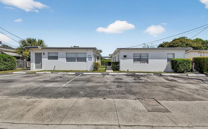 Pictures of Multifamily property located at 1172 W 34th Street # 1, Riviera Beach, FL 33404 for sales - image #1