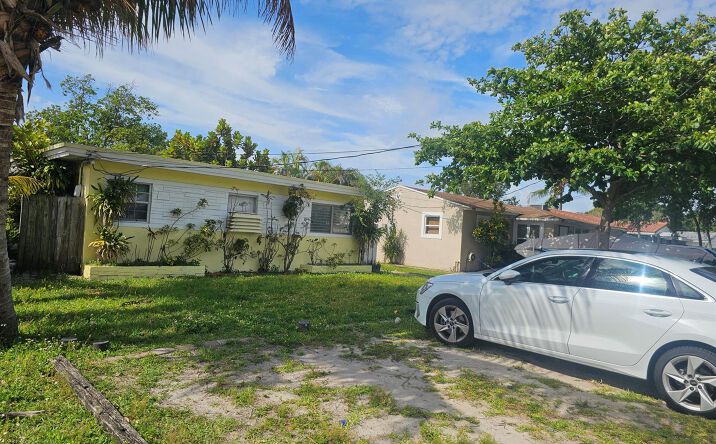 Pictures of Multifamily property located at 2512 Arthur Street, Hollywood, FL 33020 for sales - image #1