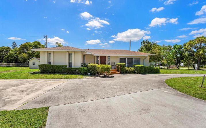 Pictures of Multifamily property located at 1675 E Breezy Lane, West Palm Beach, FL 33417 for sales - image #1