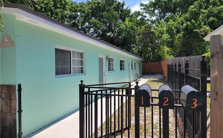Pictures of Multifamily property located at 1010 NW 3rd Avenue, Hallandale Beach, FL 33009 for sales - image #1
