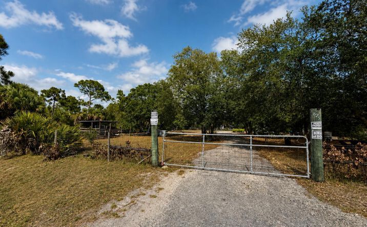Pictures of Land property located at 825 S Verda Street, Clewiston, FL 33440 for sales - image #1
