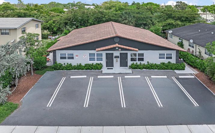 Pictures of Multifamily property located at 7521 NW 44th Court, Coral Springs, FL 33065 for sales - image #1
