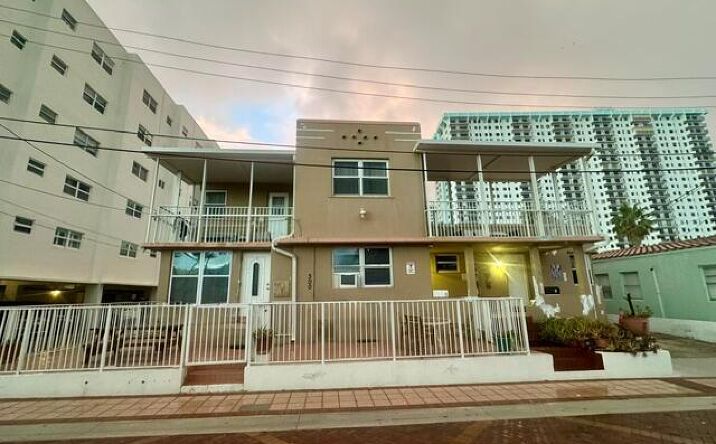 Pictures of Multifamily property located at 300 Georgia Street # 5 #1-5, Hollywood, FL 33019 for sales - image #1