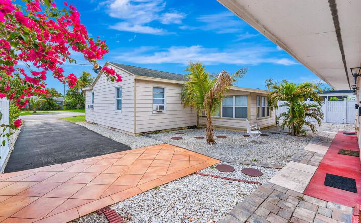 Pictures of Multifamily property located at 505 Foresteria Drive, Lake Park, FL 33403 for sales - image #1