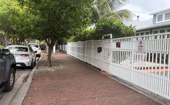 Pictures of Multifamily property located at 840 SW 13th Ave, Miami, FL 33135 for sales - image #1