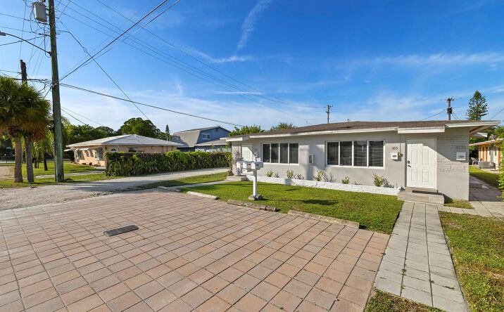 Pictures of Multifamily property located at 413-415 SE 23rd Street, Fort Lauderdale, FL 33316 for sales - image #1