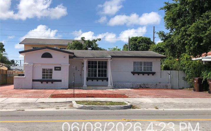 Pictures of Multifamily property located at 447 E 32nd St, Hialeah, FL 33013 for sales - image #1