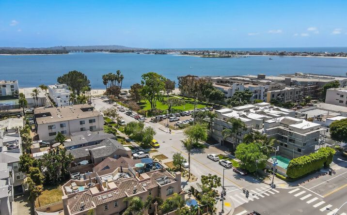 Pictures of Multifamily property located at 1311-15 Pacific Beach Dr, Pacific Beach (san Diego), CA 92109 for sales - image #1