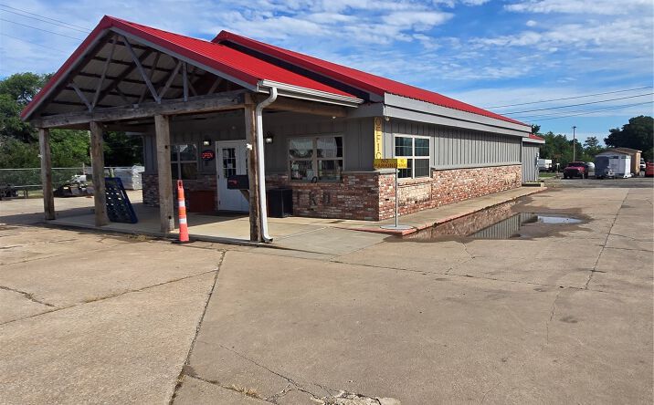 Pictures of Industrial, Office, Retail property located at 302 E Main Street, Cushing, OK 74023 for sales - image #1