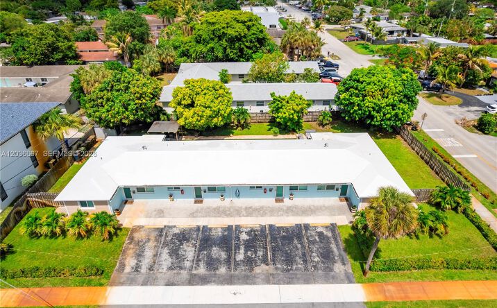 Pictures of Multifamily property located at 4008 NW 5th Ave, Oakland Park, FL 33309 for sales - image #1