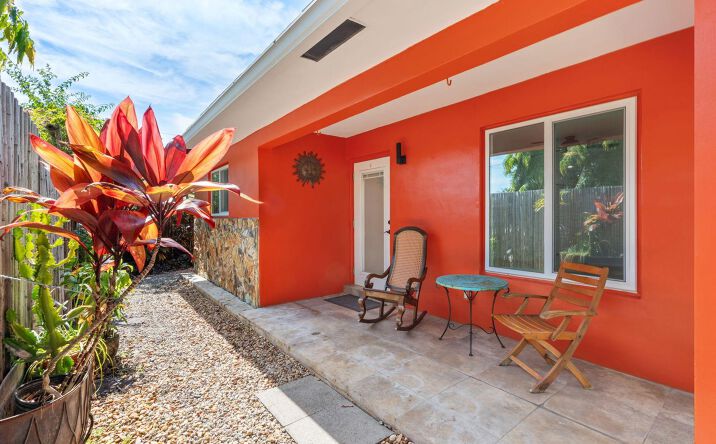 Pictures of Multifamily property located at 736 - 738 NE 36th Street, Oakland Park, FL 33334 for sales - image #1