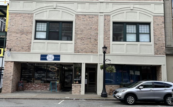 Pictures of Multifamily, Office, Business for Sale property located at 224 STATE ST, NEW LONDON, CT 06320-6305 for sales - image #1
