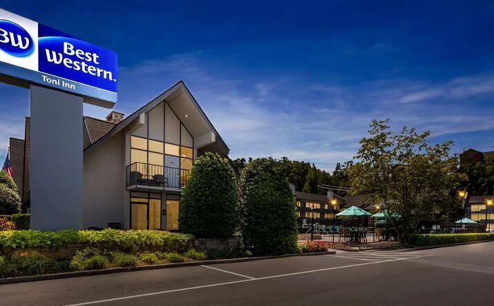 Pictures of Hospitality property located at 3810 Parkway, Pigeon Forge, TN 37863 for sales - image #1
