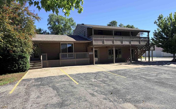 Pictures of Office, Retail property located at 101 N 16Th Street, Fairfield, IA 52556 for sales - image #1