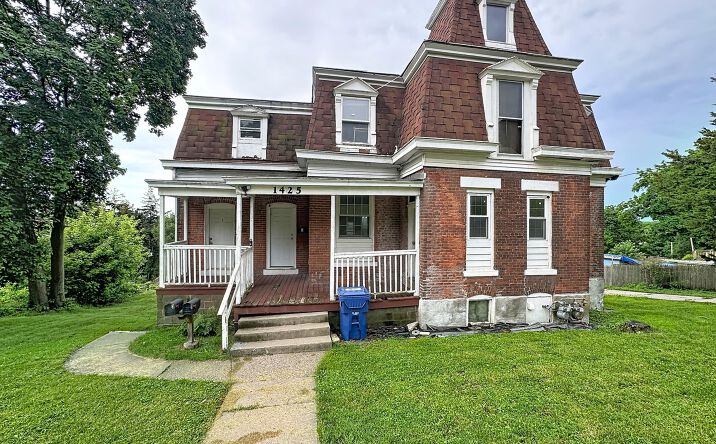 Pictures of Multifamily property located at 1425 W 10th Street, Davenport, IA 52804 for sales - image #1