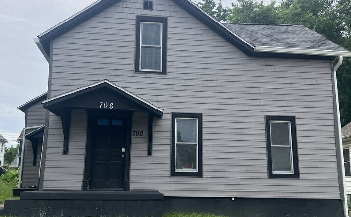 Pictures of Multifamily property located at 708 W Jefferson Street W, Bloomington, IL 61701 for sales - image #1