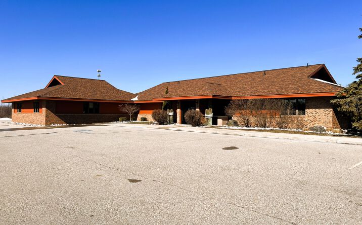 Pictures of Retail, Office property located at 902 Huron St, Cheboygan, MI 49721 for sales - image #1