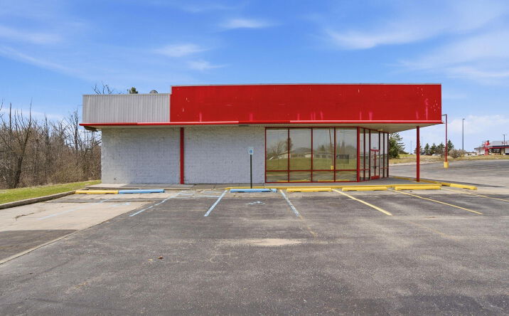 Pictures of Retail property located at 11617 Straits Hwy, Cheboygan, MI 49721 for sales - image #1