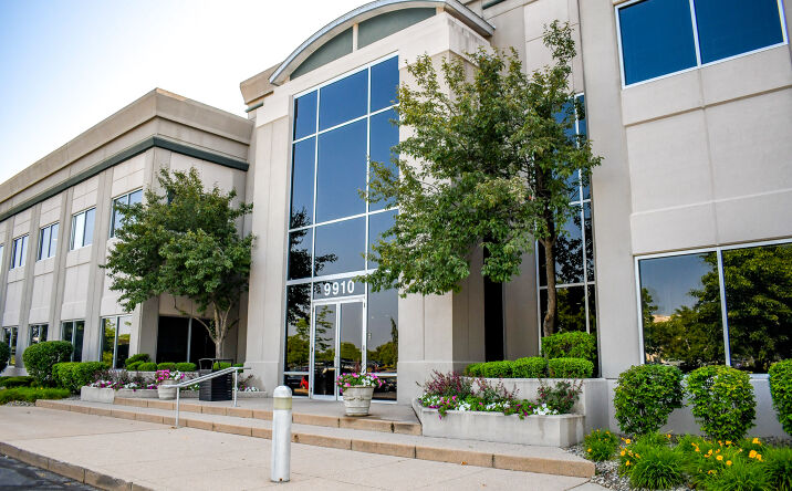 Pictures of Office property located at 9910 Dupont Circle Drive E, Fort Wayne, IN 46825 for sales - image #1