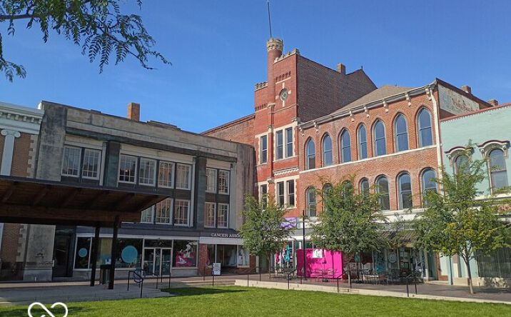 Pictures of Retail, Office, Mixed Use property located at 29 Public Sq, Shelbyville, IN 46176-1340 for sales - image #1